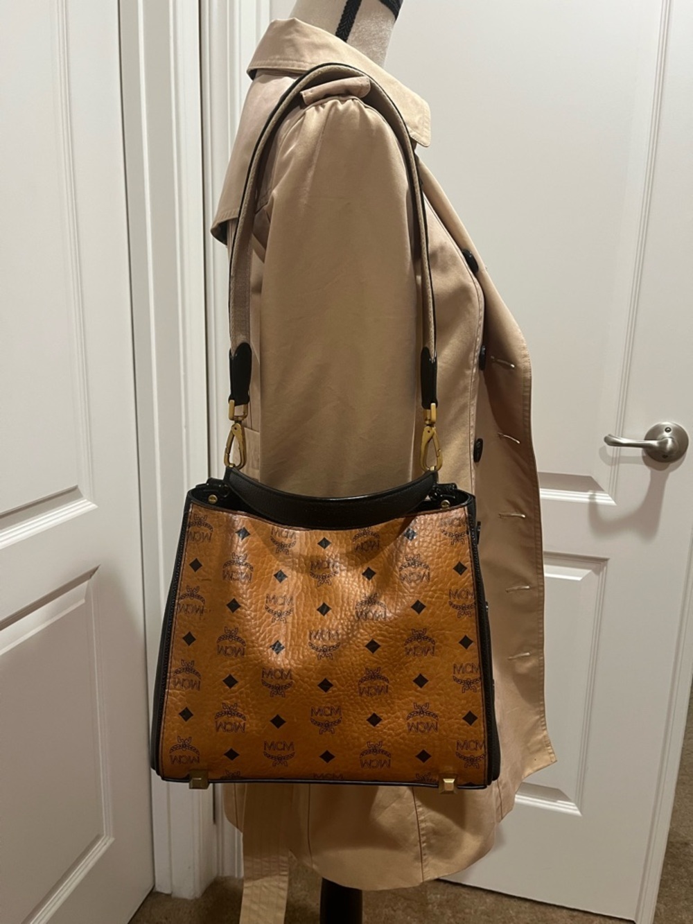 MCM COGNAC VISETOS TWO WAY BAG - Picture 13 of 14